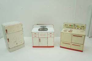 Vintage Wolverine Childrens Tin Lithograph Kitchenette Toys