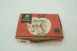 Vintage White Mountain Apple Parer Corer & Slicer. in original box