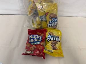 11x Golden Oreo Minis & 1 NutterButter