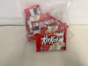 12x Vanilla KitKats