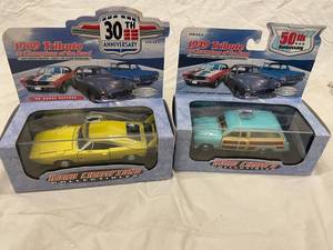 Road Champs Collectibles 1969 Dodge Daytona & 1949 Ford Woody (Lot of 2)
