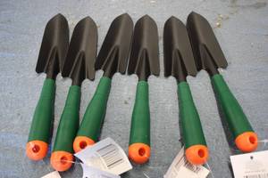 6 Plastic Grip Transplanters...