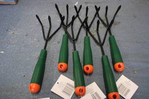 6 Plastic Grip Cultivators...