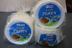 Foam plates sturdy and soak proof 8...