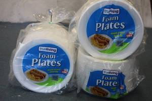 Foam plates sturdy and soak proof 8...