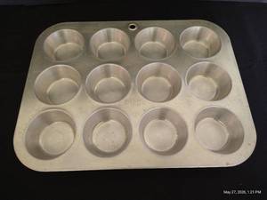 Mirro 12- Cup Muffin Tin