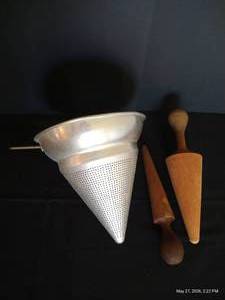 Aluminum Colander w Wooden Pestles