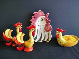 Roosters Kitchen Lot- Spoon Rest, Pepper Shakers & Soap Dish