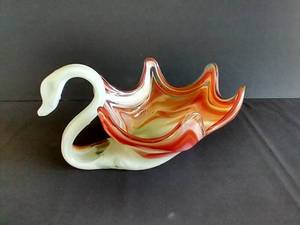 Beautiful Blown Glass Swan Dish