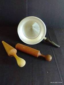 Aluminum Colander with Wooden Pestles
