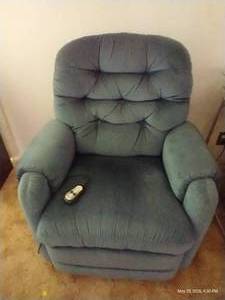 La-Z-Boy Lift Chair in Good Condition, Works