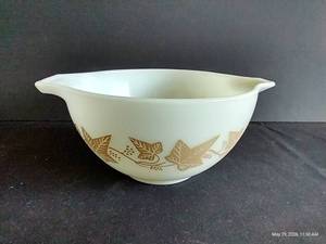 Pyrex Sandalwood Cinderella 1 12 Pint Bowl