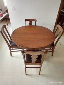 Kitchen Table w4 Leaves & Chairs
