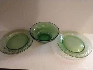 Pyrex Festive Spring Green Swirl Salad Plates w Green Glass Bowl