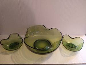 Green Glass Large Bowl w Two Smaller Bowls