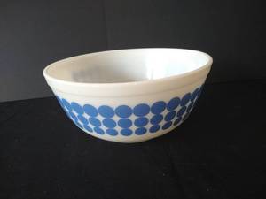Pyrex 2 12 Quart Blue Dot Mixing Bowl