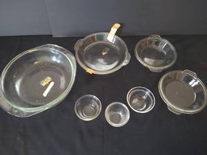 (7) Miscellaneous Pyrex Dishes