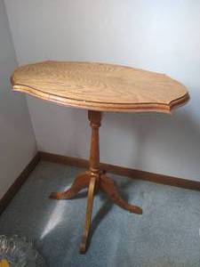 Beautiful Antique Wood Stand, Adjustable