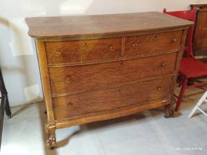 Beautiful Antique Tiger Oak Dresser