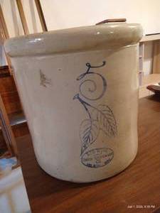 1909 Birch Leaf 5 Gallon Red Wing Crock