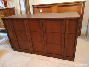 Mid Century Modern Bassett Walnut Dresser