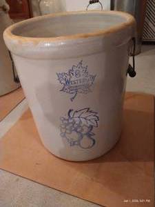 Beautiful 8 Gallon Western Stoneware Crock