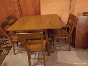 Vintage Wood Table & (4) Chairs