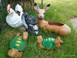(5) Plastic Yard Animals