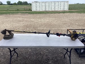 John Deere Pole Saw And Weed Eater Combo tool