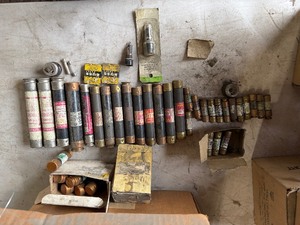 Fuses Many sizes and quantities