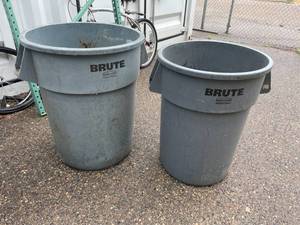 Lot of 2 - Rubbermaid Commercial Products BRUTE Trash Cans  Garbage Containers
