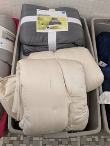 Lot of Room Essentials Bedding