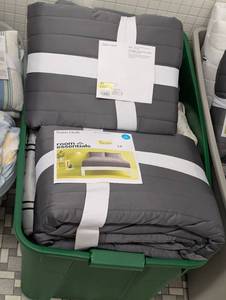 Lot of Room Essentials Bedding
