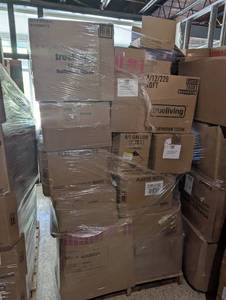 Full 6 Ft Pallet of NEW Christmas Decor and Ornaments - Sample pictures