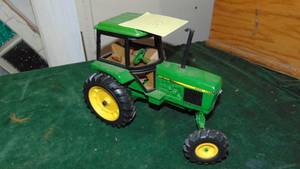 John Deere 275S Toy Tractor