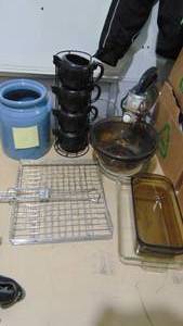 Assorted Kitchen Items