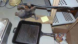 O Sauage Stuffer and Old Mountain Cast Iron Square Skillet