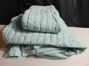 French Linen Channel Stitch Quilt & Sham Set - KingCal King - Wave  BOKSER HOME