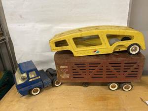 Lot Including Structo Pressed Steel Livestock Truck Trailer Parts