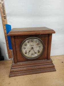 Ingraham Wooden Mantel Shelf Clock Key Wind Mechanical approx 10in