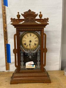Seth Thomas Victorian Style Mantel Clock Wood Case Roman Dial