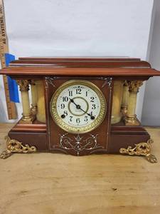 Seth Thomas Mantel Clock With Bezel