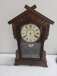 Seth Thomas Shelf Clock With Key & Pendulum