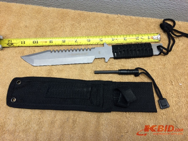 Defender Knife and flint - includes case
