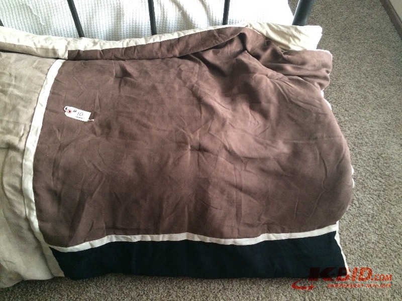 Queen Size Comforter  like new used only a couple times
