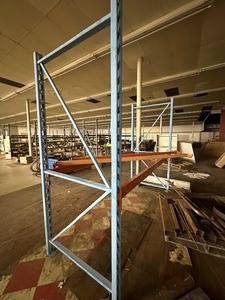 8 ft PALLET RACKING Section - 2 uprights, 4 beams