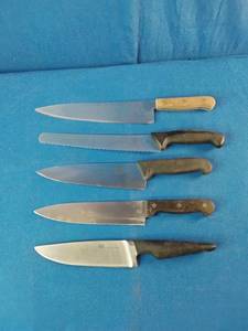 This is a vintage lot of assorted stainless steel kitchen knives