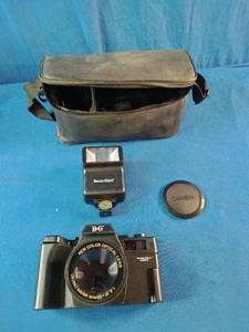 This is a Benz-Gant Helioflex 3000T 35mm film camera, which features a 50mm lens and is often sold as a kit with a detachable flash and carrying case