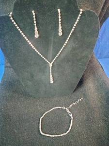 Brand new adjustable length necklace, bracelet, and earrings set