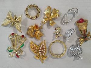 Lot of Gerrys Brooches